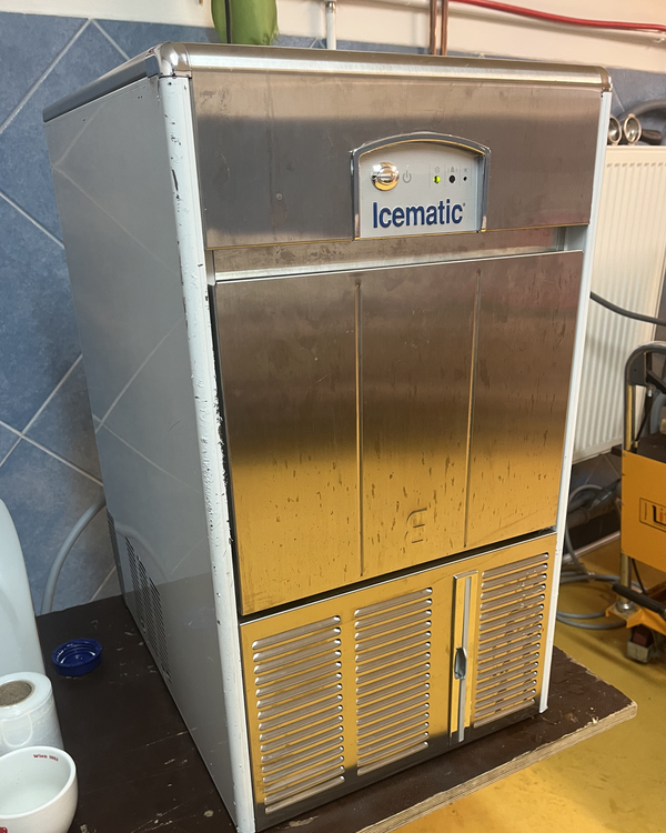 Rabljen ledomat Icematic E25