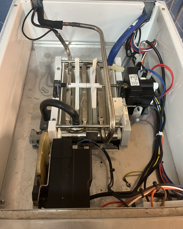 Rabljen ledomat Icematic E25